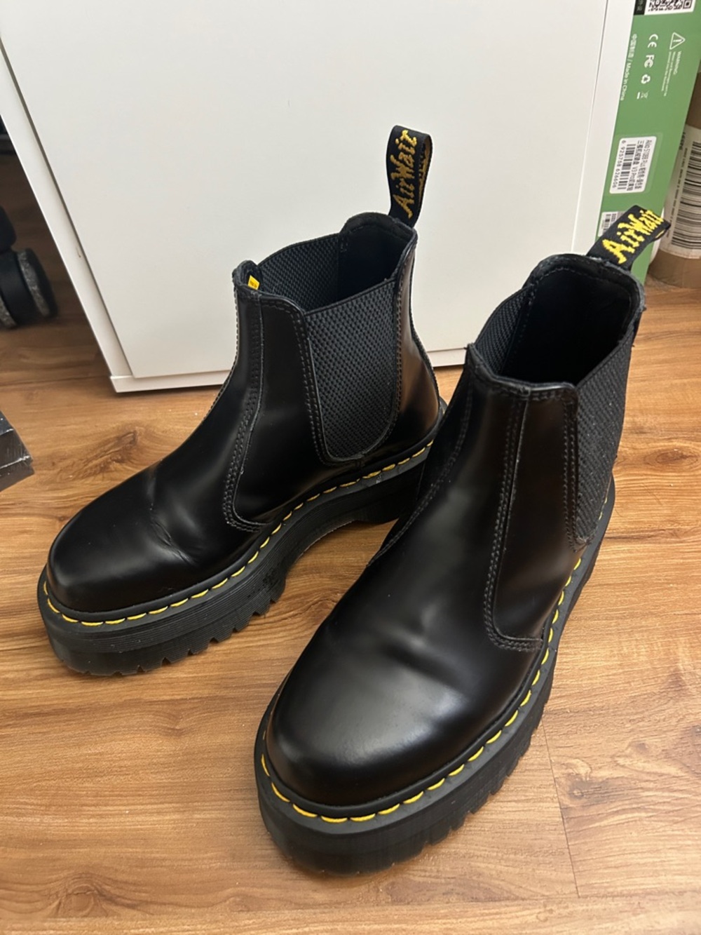 Dr Marten’s 2976 Smooth Leather Platform Chelsea Boots US M6/L7